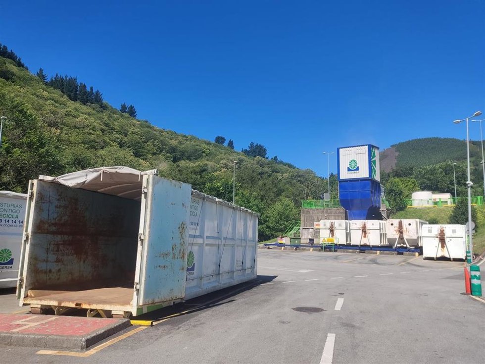 Archivo - Punto limpio de Cogersa en Cangas del Narcea.