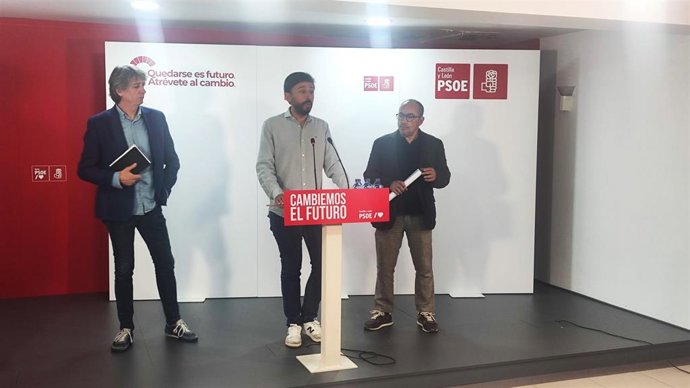 De izda a dcha, Martínez, Díaz y Rey presentan en Soria el 'Plan de extensión de listas' de cara a las elecciones municipales.