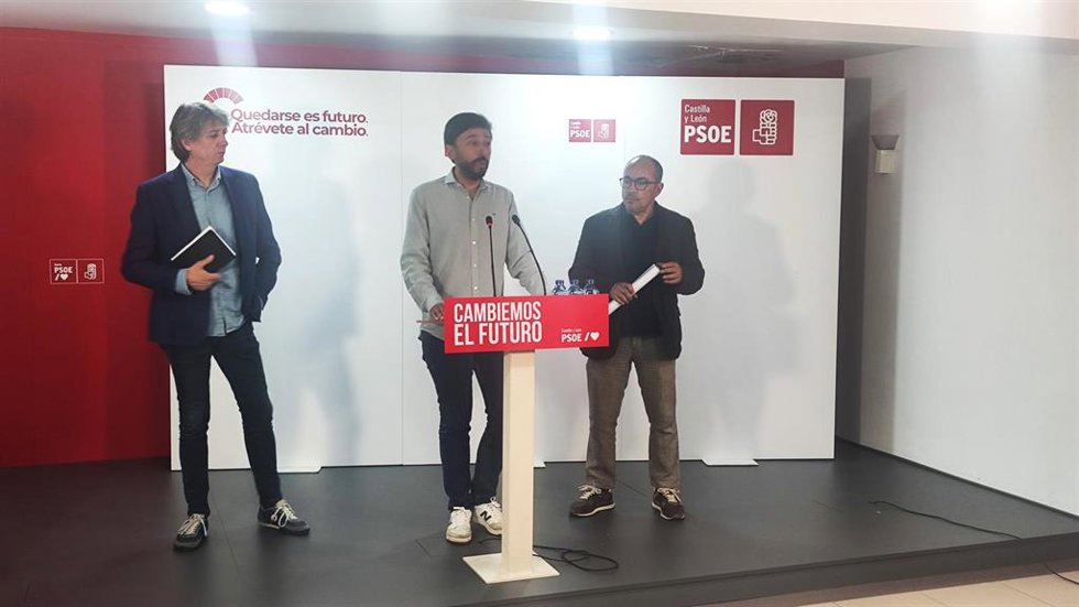 De izda a dcha, Martínez, Díaz y Rey presentan en Soria el 'Plan de extensión de listas' de cara a las elecciones municipales.