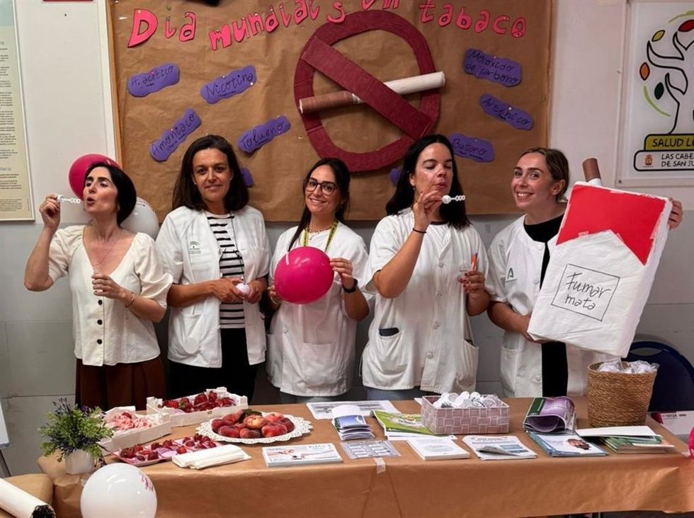 Uno de los talleres incluidos en la campaña de concienciación del Área Sanitaria Sur por el Día Mundial Sin Tabaco, en el centro de salur de Las Cabezas