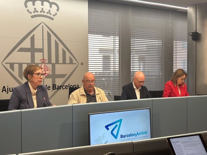 Gil amb Nadal, Martí i Valenzuela en la roda de premsa 