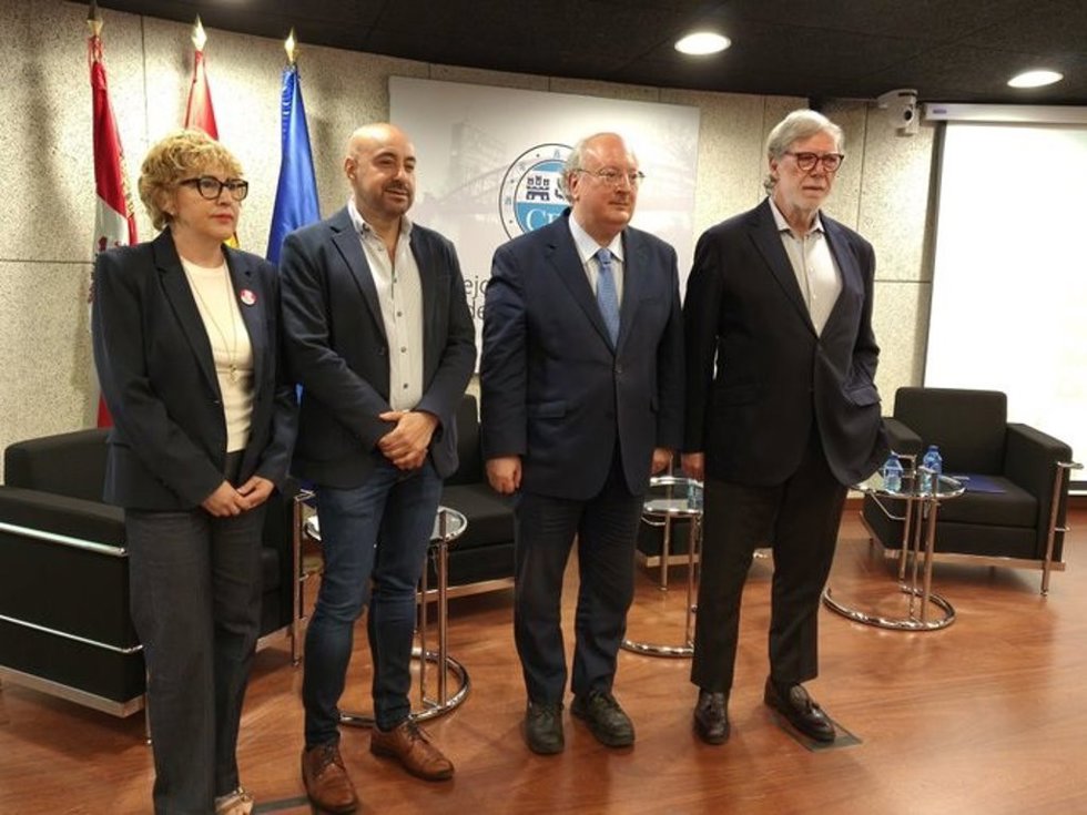 Fernández de los Muros, Lobo, Cabero y Aparicio en la presentación del informe sobre la situación de la inmigración