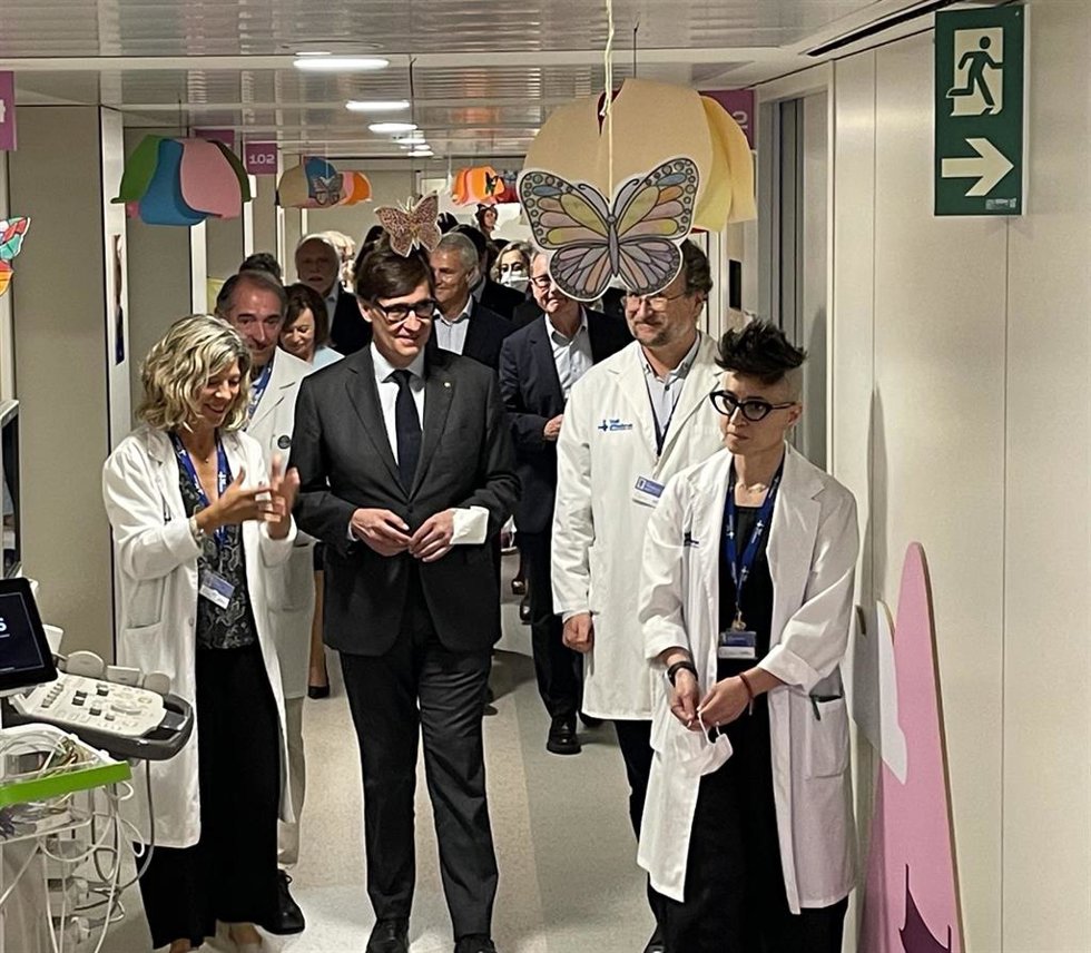 Illa visita el Área de Oncohematología Infantil del hospital