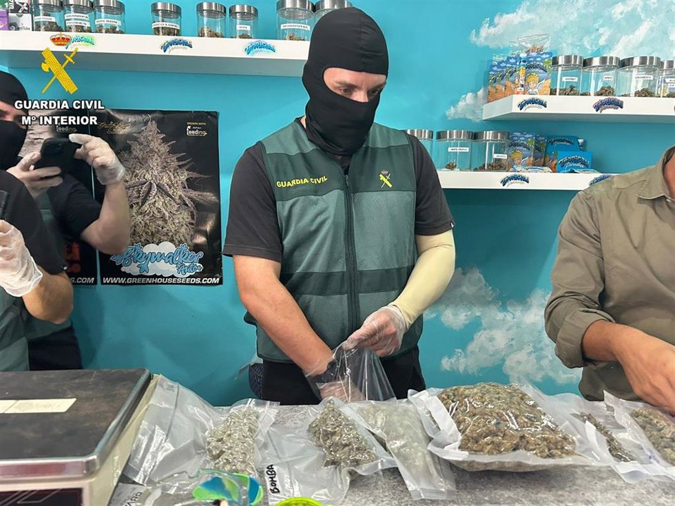 Operativo para desmantelar un club cannábico como punto de venta de drogas al menudeo