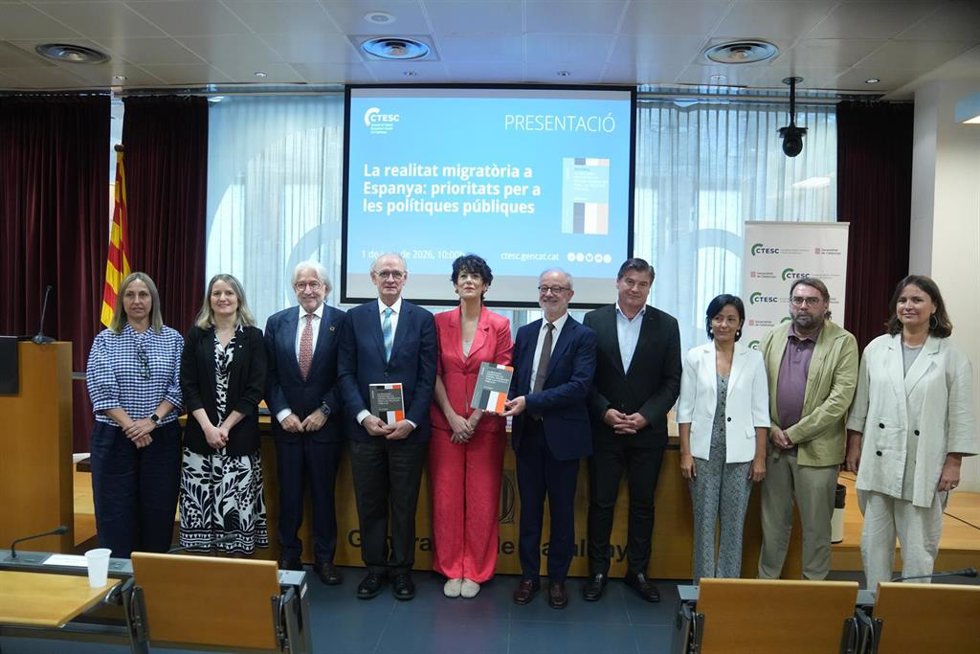 Elma Saiz  y el presidente del Consejo Económico y Social, Antón Costas en lla presentación del informe
