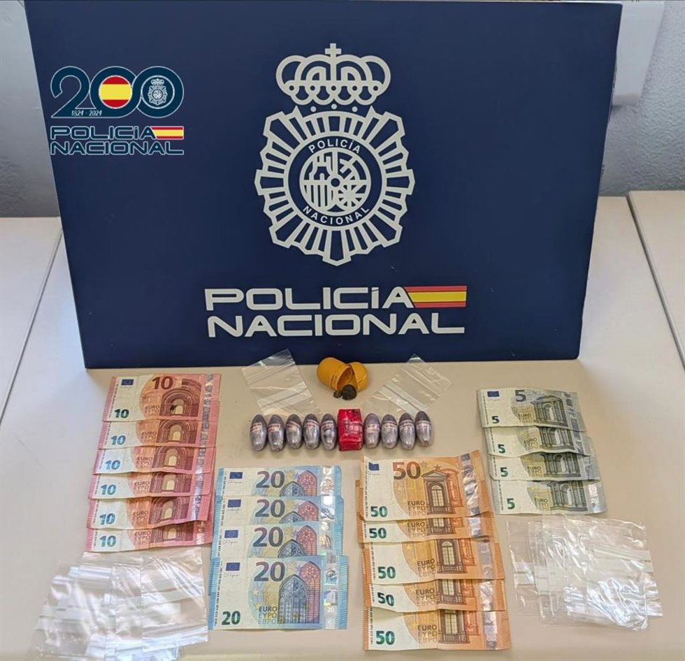 Dinero y drogas recuperadas por la Policía Nacional.
