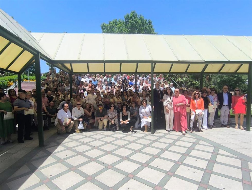 Foto de familia de la clausura del programa Aula Abierta de la UJA 2025/2026