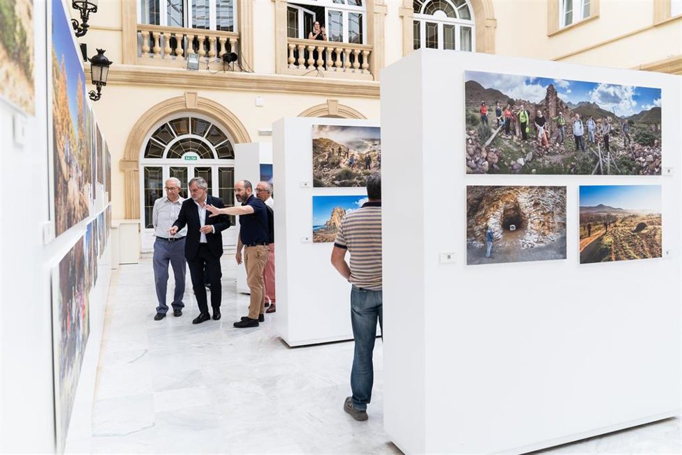 Visita a la muestra de 'Alsendero'.