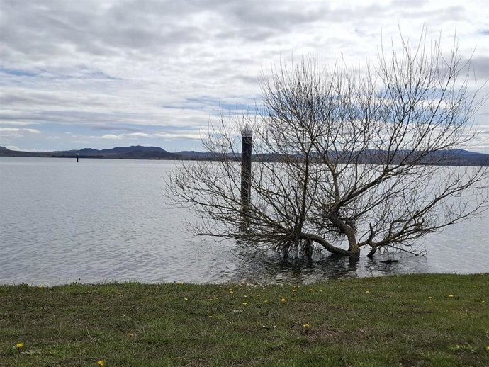 Archivo - Pantano del Ebro.-ARCHIVO