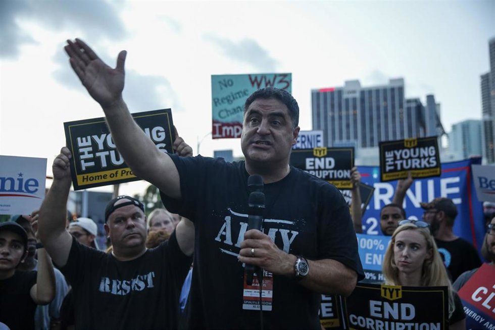 Archivo - El activista turcoestadounidense Cenk Uygur