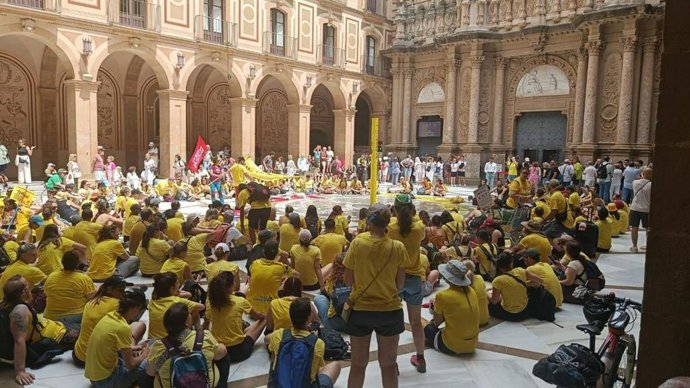 El grup de docents que ha entrat al claustre