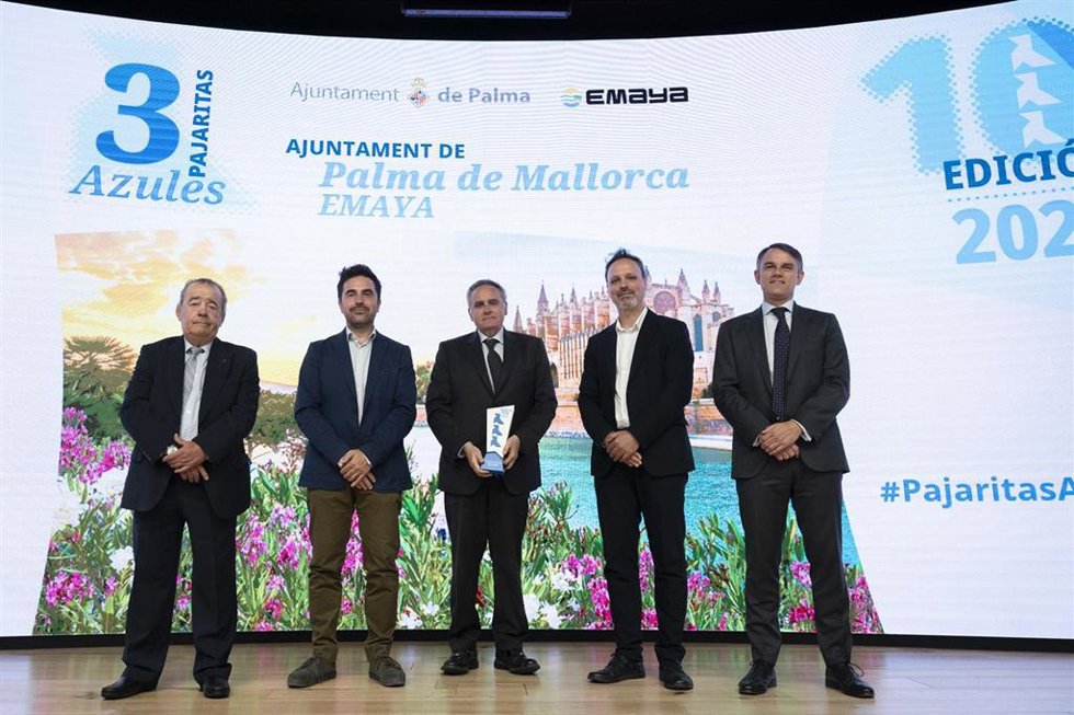 Emaya recibe tres 'Pajaritas Azules' por la recogida selectiva de papel y cartón en Palma.