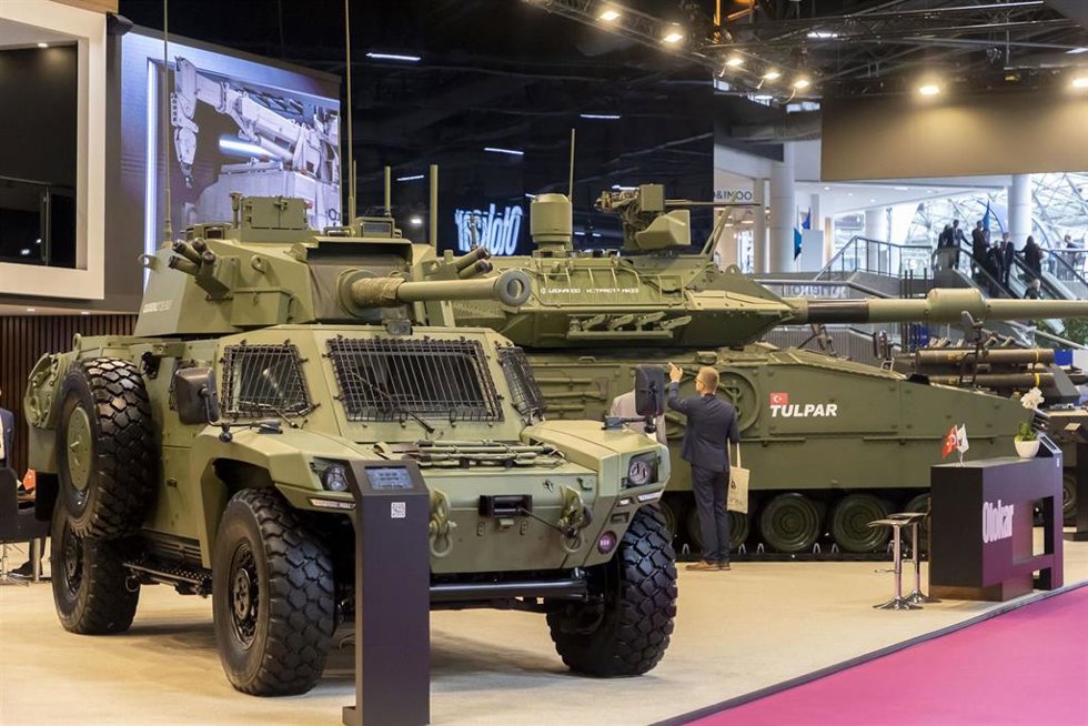 Archivo - Vehículos militares en la exhibición EUROSATORY en París (archivo)