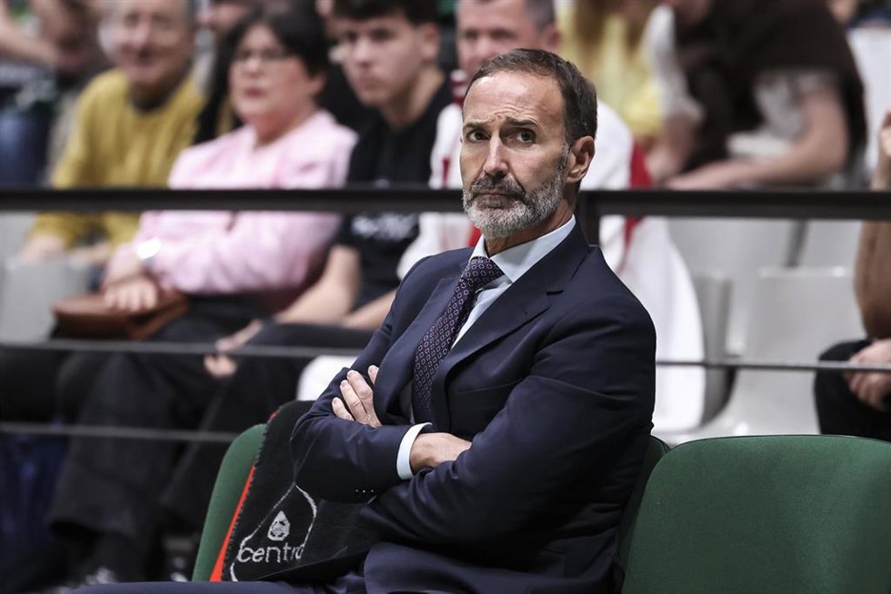 Archivo - Sito Alonso, entrenador del UCAM Murcia, en un partido de Liga Endesa en Badalona