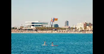 Arranca el dispositiu de salvament i socorrisme i de bany adaptat en les platges de València