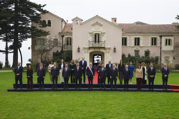Vina del Mar 1 de junio 2026. Se lleva a cabo la fotografia oficial del Presidente de la Republica junto al Gabinete ministerial, en el Palacio Presidencial de Cerro Castillo; de la comuna de Vina del Mar. Dragomir Yankovic/Aton Chile