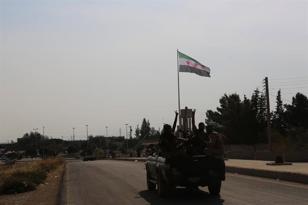 Archivo - Combatientes del  Ejército Nacional Sirio camino a la localidad de Tal Abiad, en la Gobernación de Raqqa, en el noreste del país