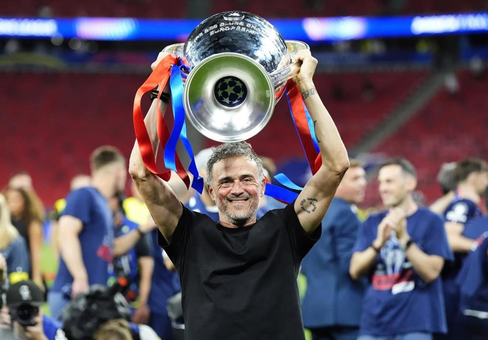 El entrenador español del París Saint Germain, Luis Enrique Martínez, será reconocido en la II Gala Banquillo de Oro' del Comité de Entrenadores RFEF por su reciente conquista de la Liga de Campeones por segundo año consecutivo.