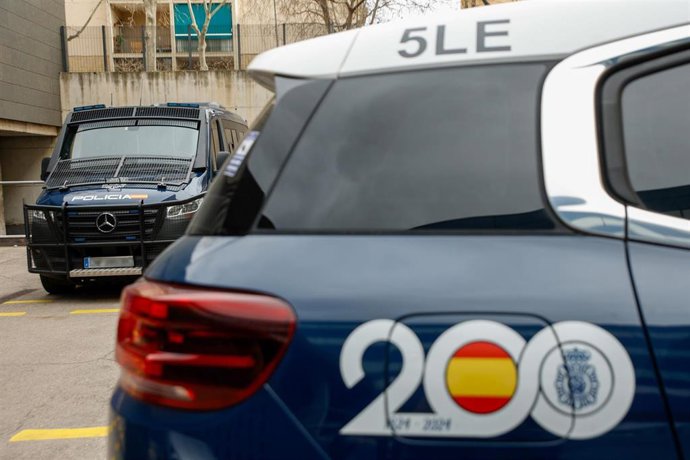 Archivo - Vehículos de la Policía Nacional, a 19 de febrero de 2026, en Barcelona, Catalunya (España).
