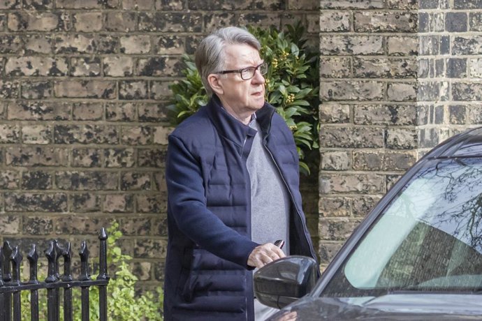 Archivo - February 23, 2026, London, London, UK: London, UK. Former UK ambassador to the United States, Peter Mandelson is seen outside his London house.