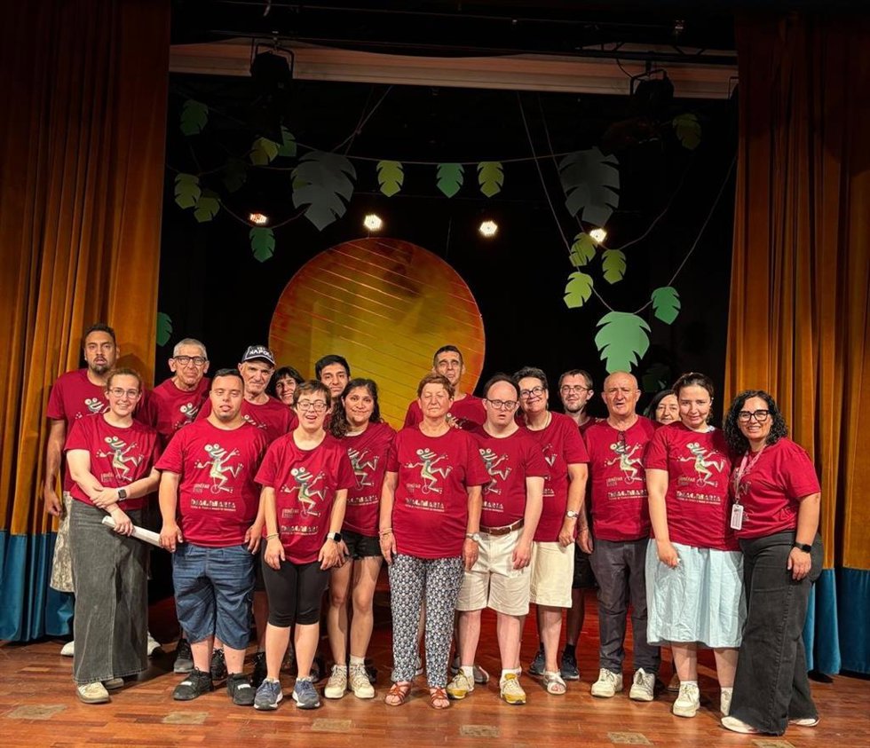 Los actores de Nazaret han ensayado duro junto al personal de la Concejalía de Juventud para llevar a escena un montaje genuino, producido para para este festival: ‘La selva del león’.