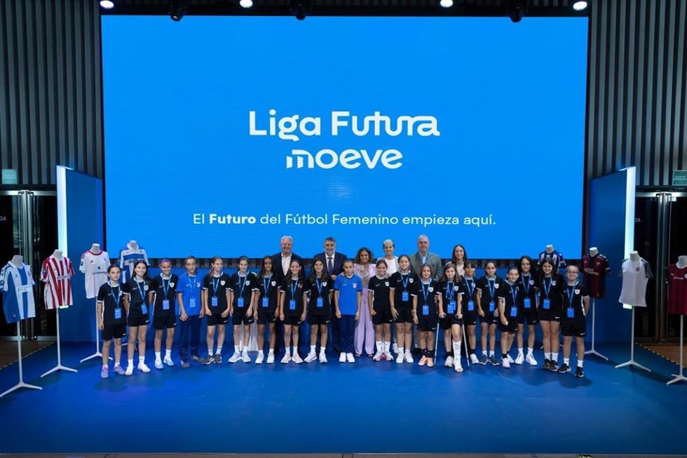 Foto de familia tras la presentación de la primera edición de la Liga Futura Moeve