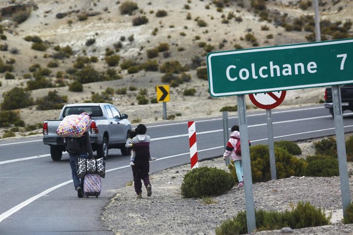 Colchane, 02 de Octubre del 2020.   El subsecretario del Interior y Seguridad Publica Juan Francisco Galli encabeza junto al director de asuntos consulares de la Cancilleria de Chile Raul Sanhueza, el intendente regional de Tarapaca Miguel Angel Quezada