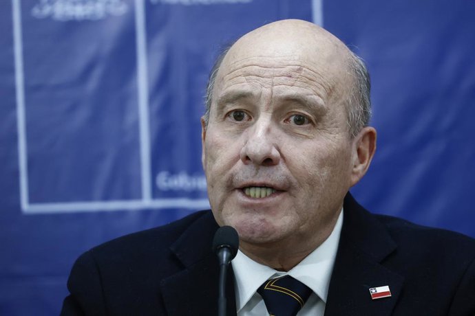 Santiago 1 de mayo 2026. El ministro de Hacienda, Jorge Quiroz, realiza punto de prensa con motivo de la presentacion del Informe de Finanzas Publicas del primer trimestre de 2026. Dragomir Yankovic/Aton Chile