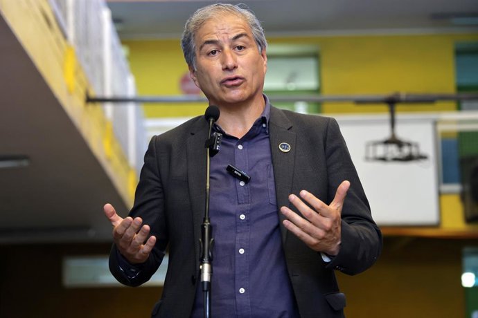 Santiago, 3 de enero 2025 El Presidente de Colegio de Profesores de Chile, Mario Aguilar durante la ceremonia de traspaso de 200 mil estudiantes y m s de 900 establecimientos educacionales a nueve Servicios Locales de Educaci n P blica (SLEP), Òen el