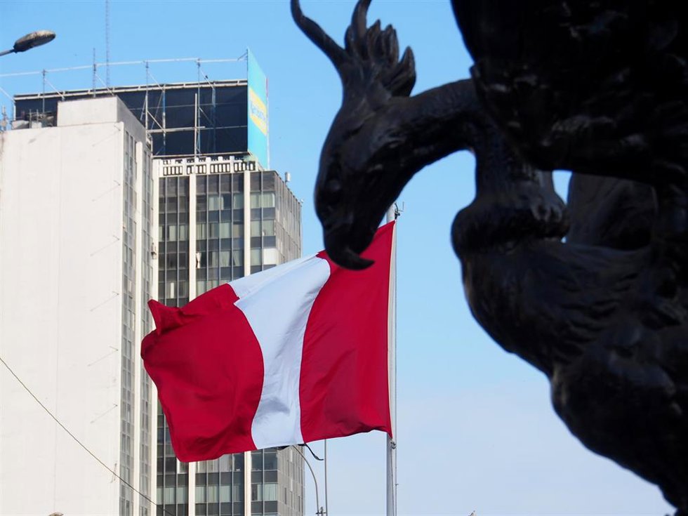Archivo - Bandera de Perú. Imagen de archivo