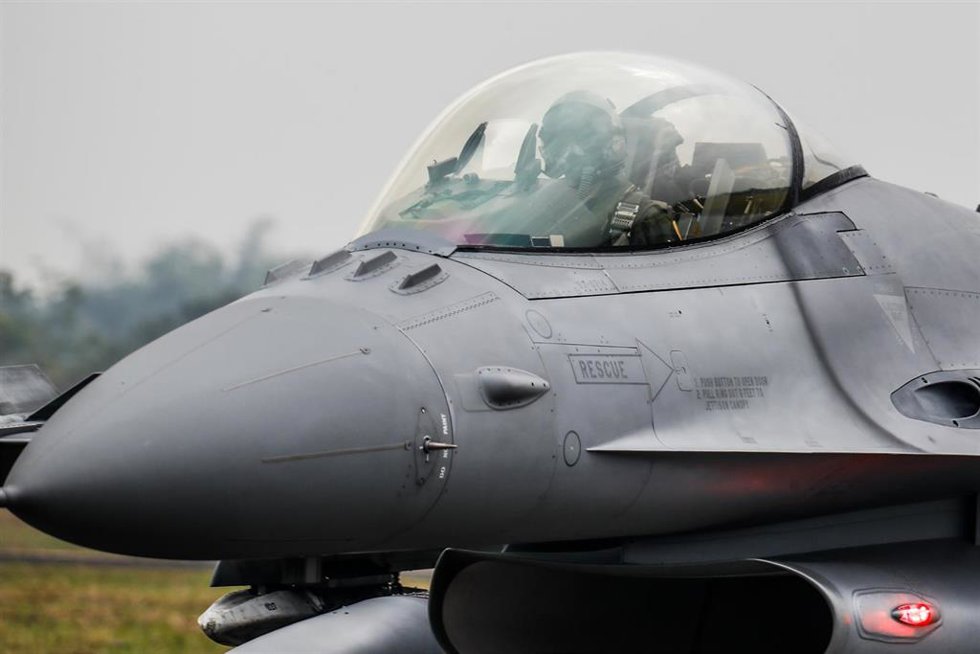 Archivo - Avión de la Fuerza Aérea de Taiwán en una base aérea del Ejército en la ciudad de Kaohsiung, en el sur del territorio insular