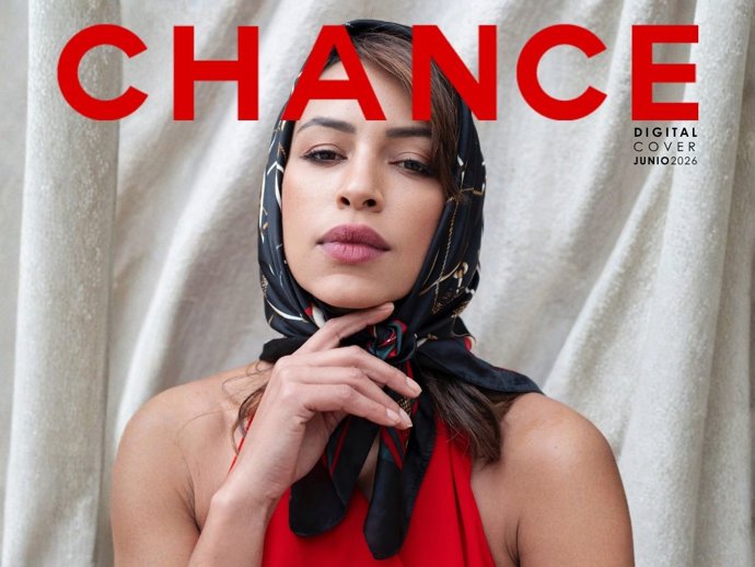 Ana Verónica Schultz protagoniza la digital cover del mes de junio de CHANCE. Vestido y pañuelo de Zara. Agradecimientos a a angelacariddi.com