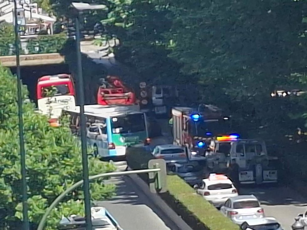 El conductor de un turismo positivo en drogas se sale de la vía y vuelca en San Fernando