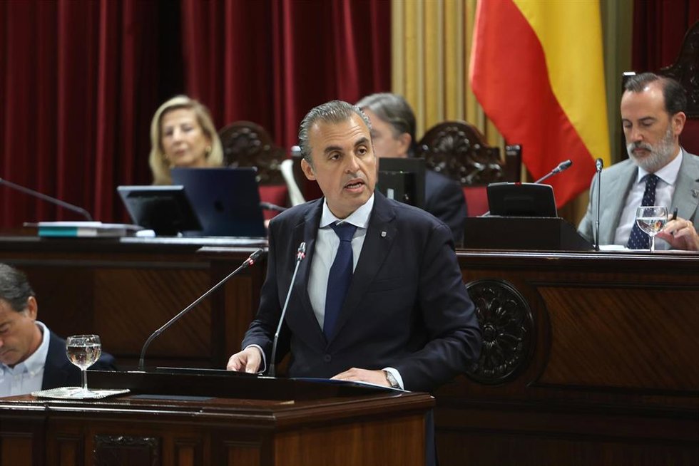 Archivo - El conseller de Educación del Govern balear, Toni Vera.
