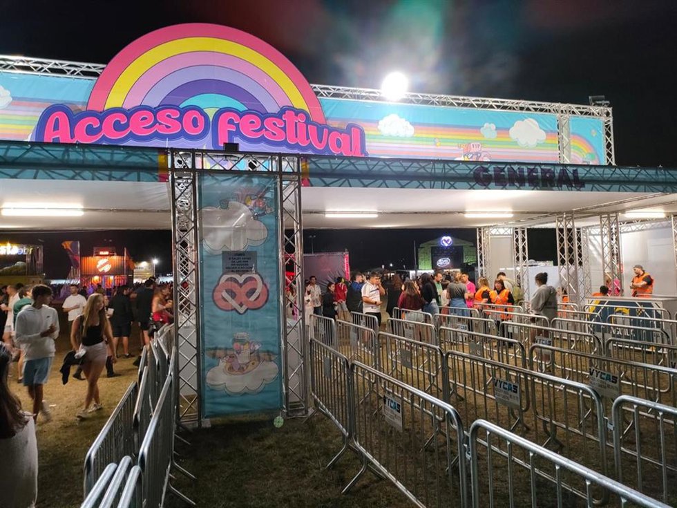 Archivo - Entrada de acceso al Festival Boombastic de Llanera (Asturias) de 2025.