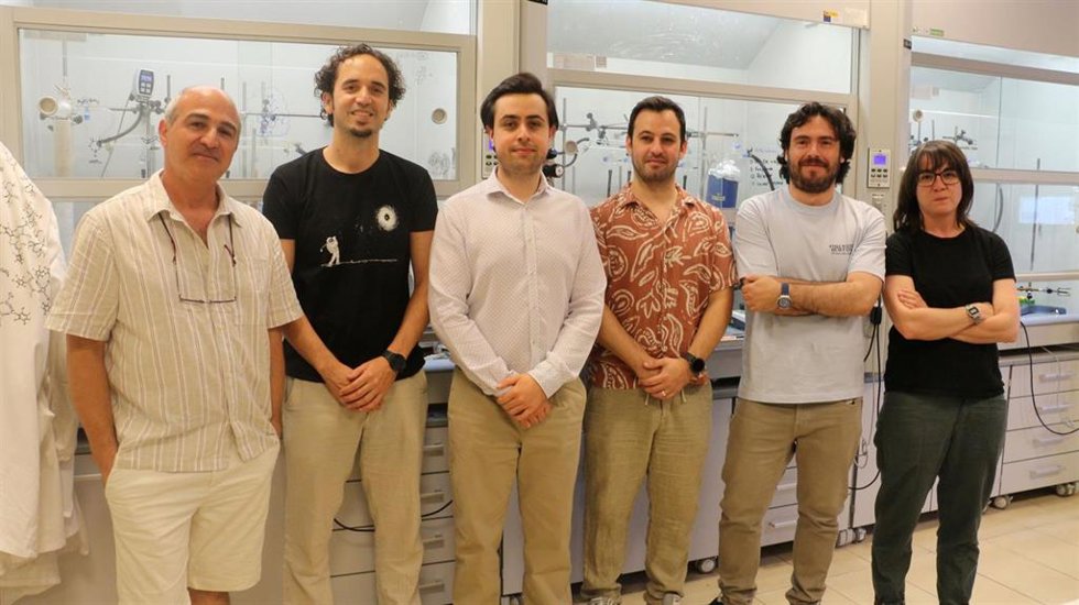 Equipo responsable del trabajo. De izquierda a derecha, Hernán MíguezGarcía (CSIC), Jesús Campos Manzano (CSIC), Manuel Romero Aguilar (CSIC), Félix León García (US), Gabriel Lozano Barbero (CSIC) y Sonia Bajo Velázquez (US).