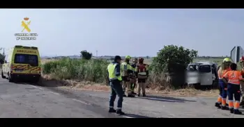 Fallecen dos ocupantes de una furgoneta y otros tres resultan graves al chocar con un camión en Ilche (Huesca)