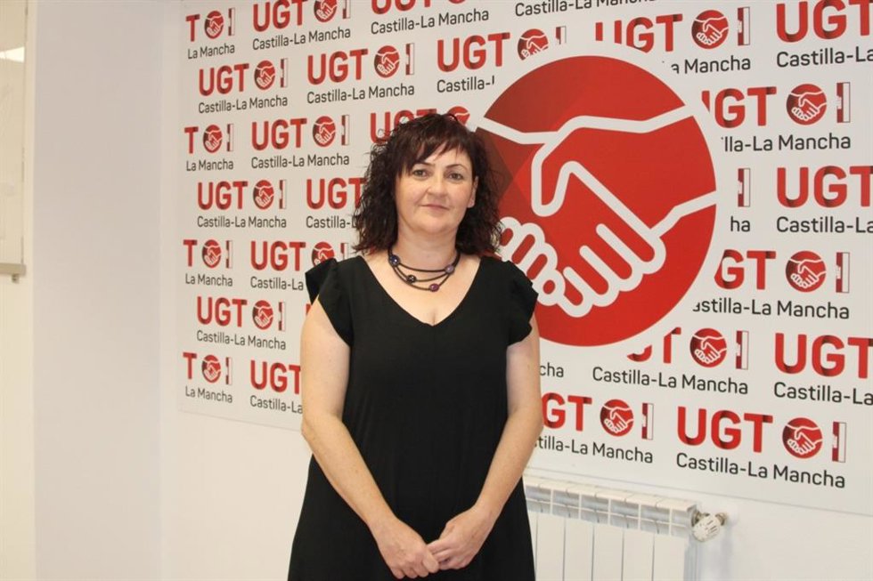 Archivo - La secretaria de Empleo, Igualdad y Políticas Sociales de UGT Castilla-La Mancha, Isabel Carrascosa, en una imagen de archivo.