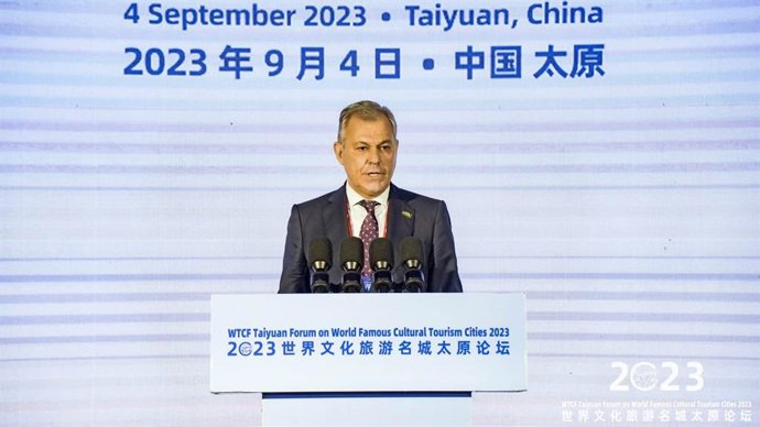 Imagen de archivo del alcalde de Sevilla, José Luis Sanz, durante su participación en la cumbre mundial de turismo de WTCF celebrada en China en 2023.