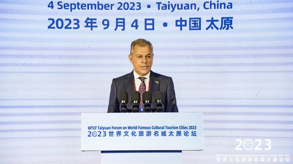 Imagen de archivo del alcalde de Sevilla, José Luis Sanz, durante su participación en la cumbre mundial de turismo de WTCF celebrada en China en 2023.