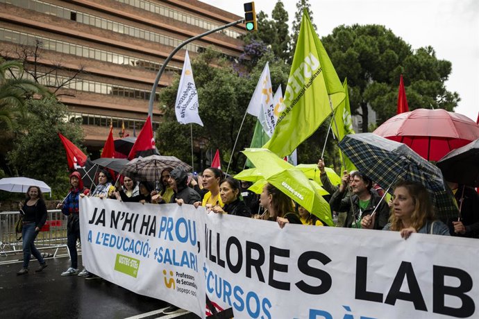 Diversos manifestants durant una concentració