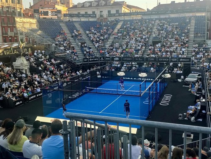Pista de padel en la plaza Mayor de Valladolid.