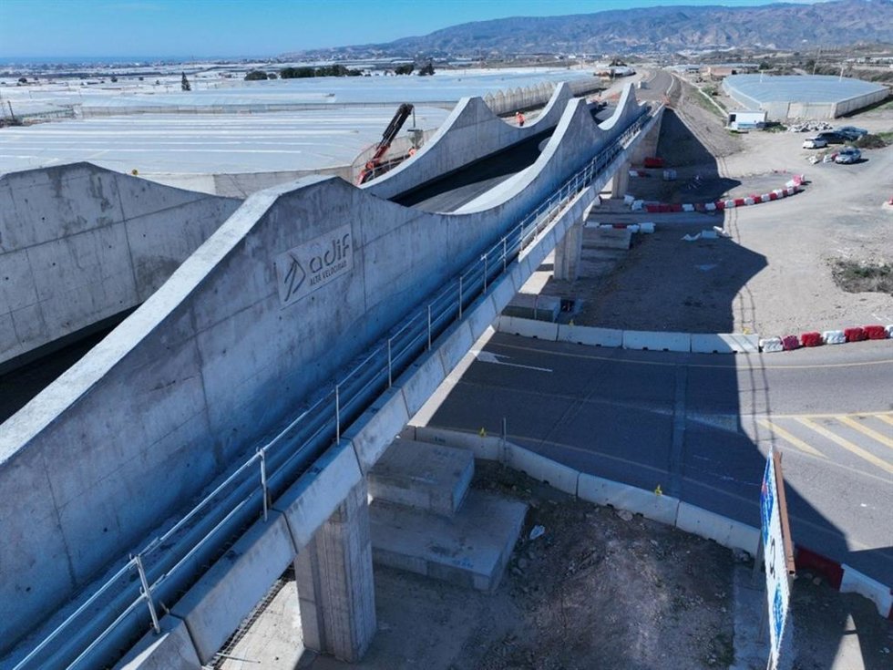 Obras en un tramo de la línea de alta velocidad Murcia-Almería.