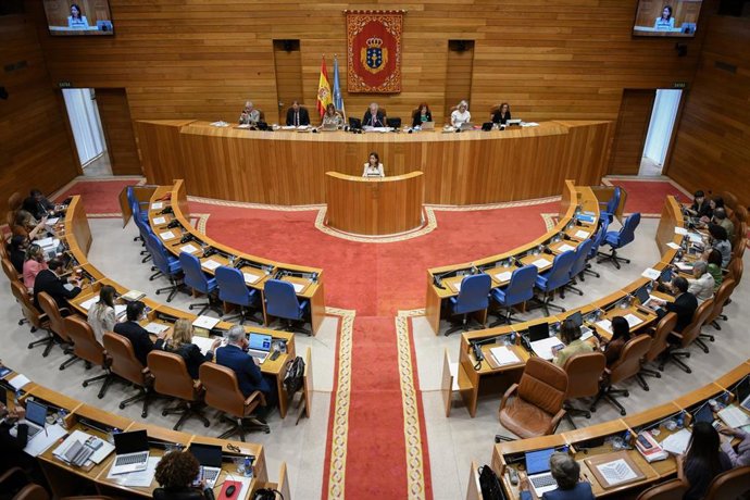 La conselleira do Mar, Marta Villaverde, en el Parlamento