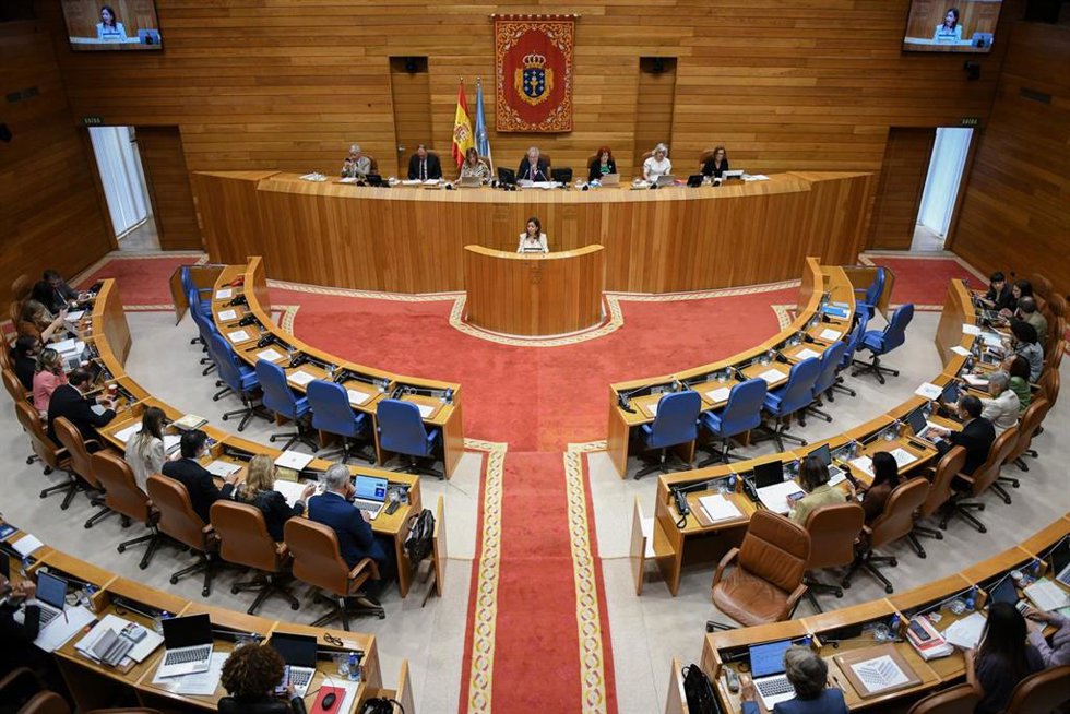 La conselleira do Mar, Marta Villaverde, en el Parlamento