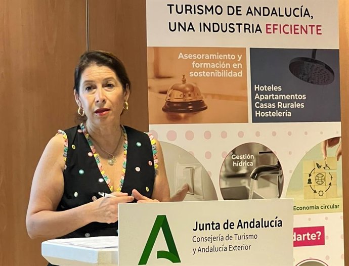 La directora general de la Promoción y Fomento del Turismo y la Hostelería, Gemma del Corral, en uno de los cursos que complementan este proyecto celebrado este martes en Sevilla.