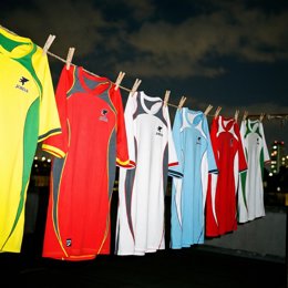 Joma se inspira en la emoción compartida en su colección retro del fútbol previa al Mundial.