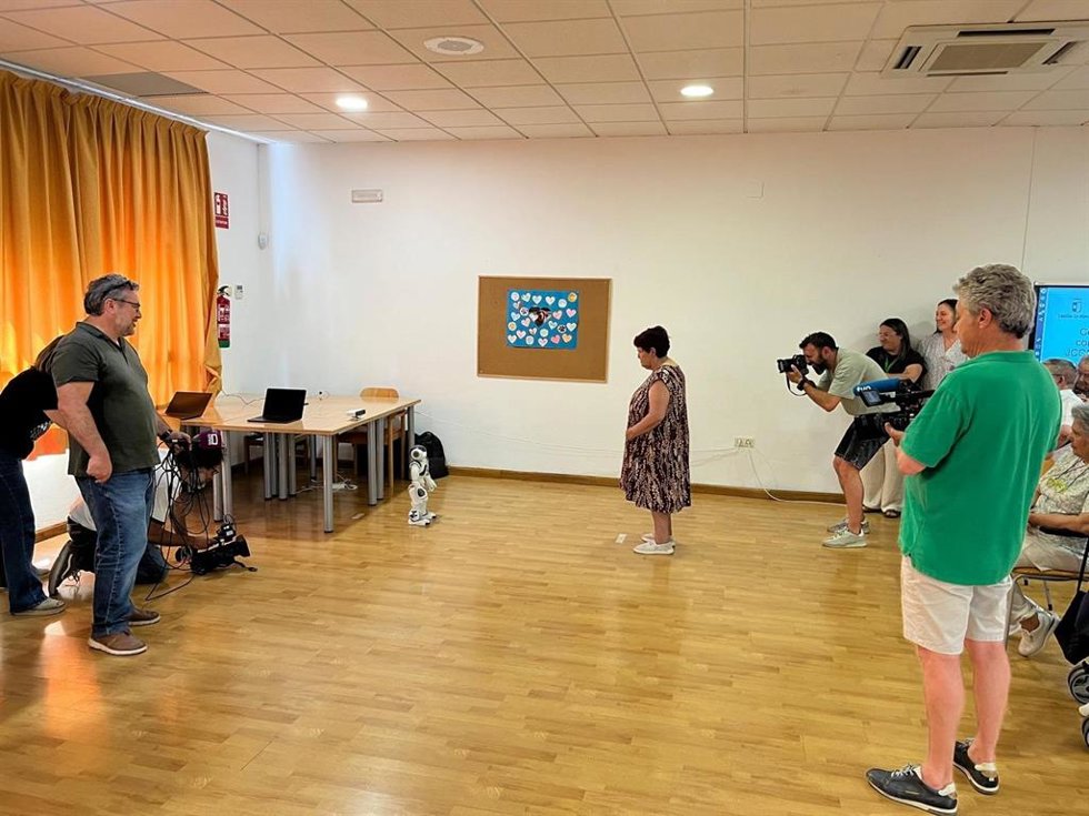 Presentación del proyecto de la UCLM para crear robots sociales para mejorar la atención a personas dependientes.