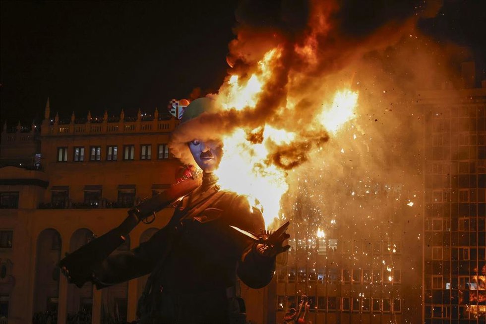 Archivo - Cremà de la falla del Ayuntamiento, a 19 de marzo de 2026, en Valencia (España). La Cremà pone fin a las Fallas la noche de San José, cuando se queman los monumentos para simbolizar la renovación colectiva. La falla municipal, situada frente al 