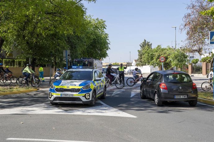 Archivo - Vehículo de la Policía Local en una foto de recurso